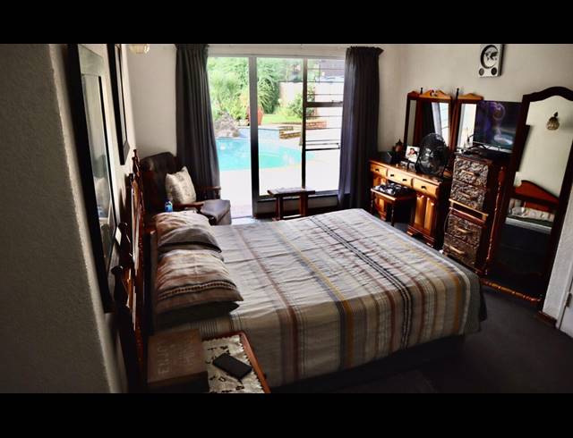 3 BEDROOM HOUSE FOR SALE IN BRACKENHURST